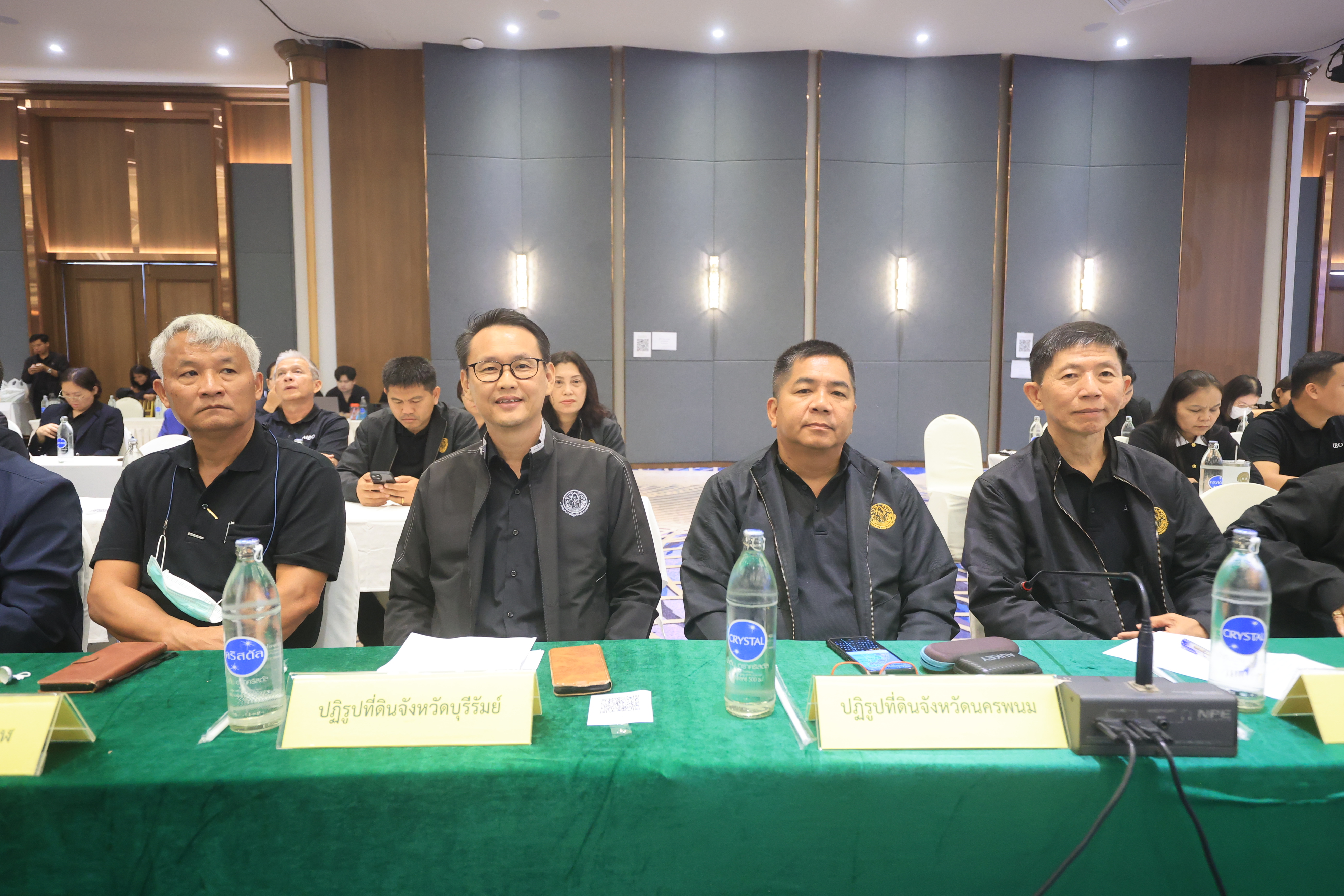 title - เลขาฯ ส.ป.ก. ประชุมเข้ม! 